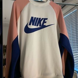 NIKE SWEATER *Tags are cut but only worn 1 time*